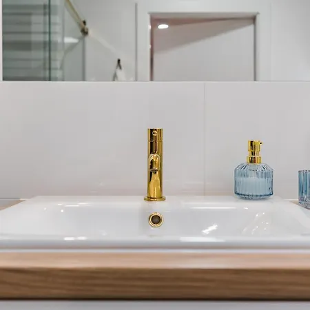 Golden Reagan By Aparo - Nowy Apartament, Winda, Lozeczko Turystyczne, Plaza 500M, Balkon, 2 Sypialnie Oraz Salon, Rowerownia, Biurko Gdansk Exterior photo