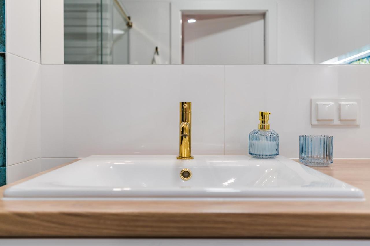 Golden Reagan By Aparo - Nowy Apartament, Winda, Lozeczko Turystyczne, Plaza 500m, Balkon, 2 Sypialnie Oraz Salon, Rowerownia, Biurko