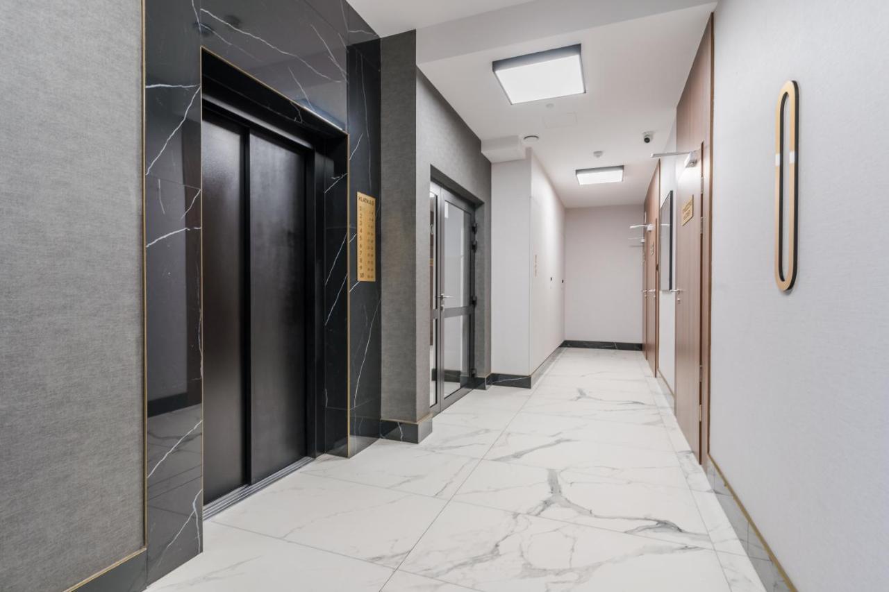 Golden Reagan By Aparo - Nowy Apartament, Winda, Lozeczko Turystyczne, Plaza 500m, Balkon, 2 Sypialnie Oraz Salon, Rowerownia, Biurko Apartment