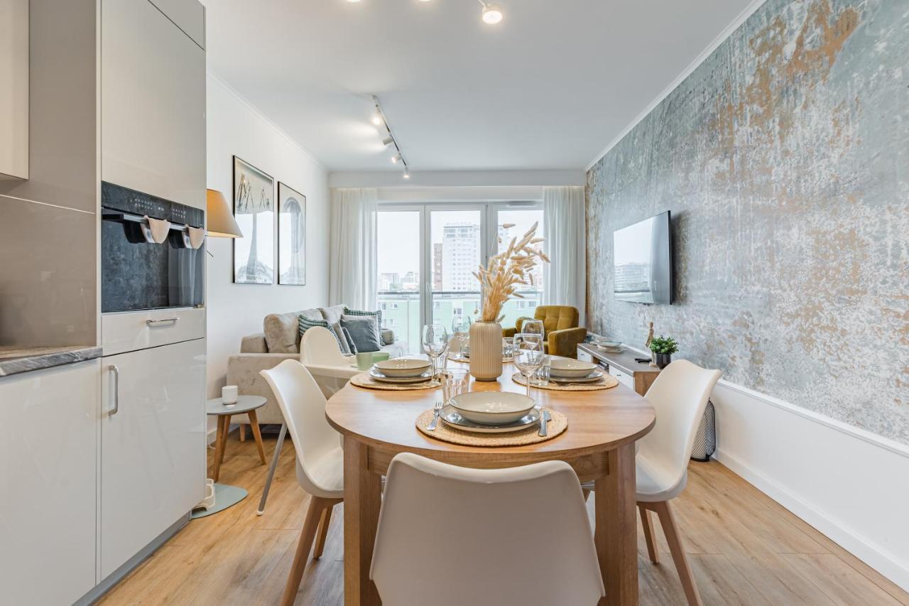 Golden Reagan By Aparo - Nowy Apartament, Winda, Lozeczko Turystyczne, Plaza 500m, Balkon, 2 Sypialnie Oraz Salon, Rowerownia, Biurko Apartment