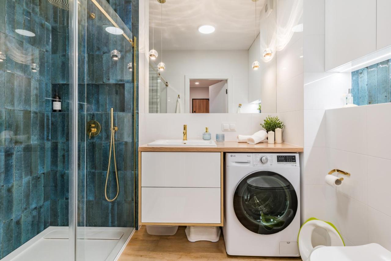 Golden Reagan By Aparo - Nowy Apartament, Winda, Lozeczko Turystyczne, Plaza 500m, Balkon, 2 Sypialnie Oraz Salon, Rowerownia, Biurko Apartment