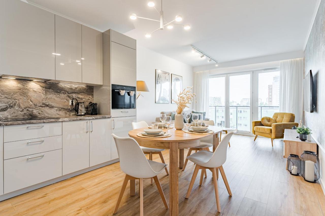 Golden Reagan By Aparo - Nowy Apartament, Winda, Lozeczko Turystyczne, Plaza 500m, Balkon, 2 Sypialnie Oraz Salon, Rowerownia, Biurko Apartment