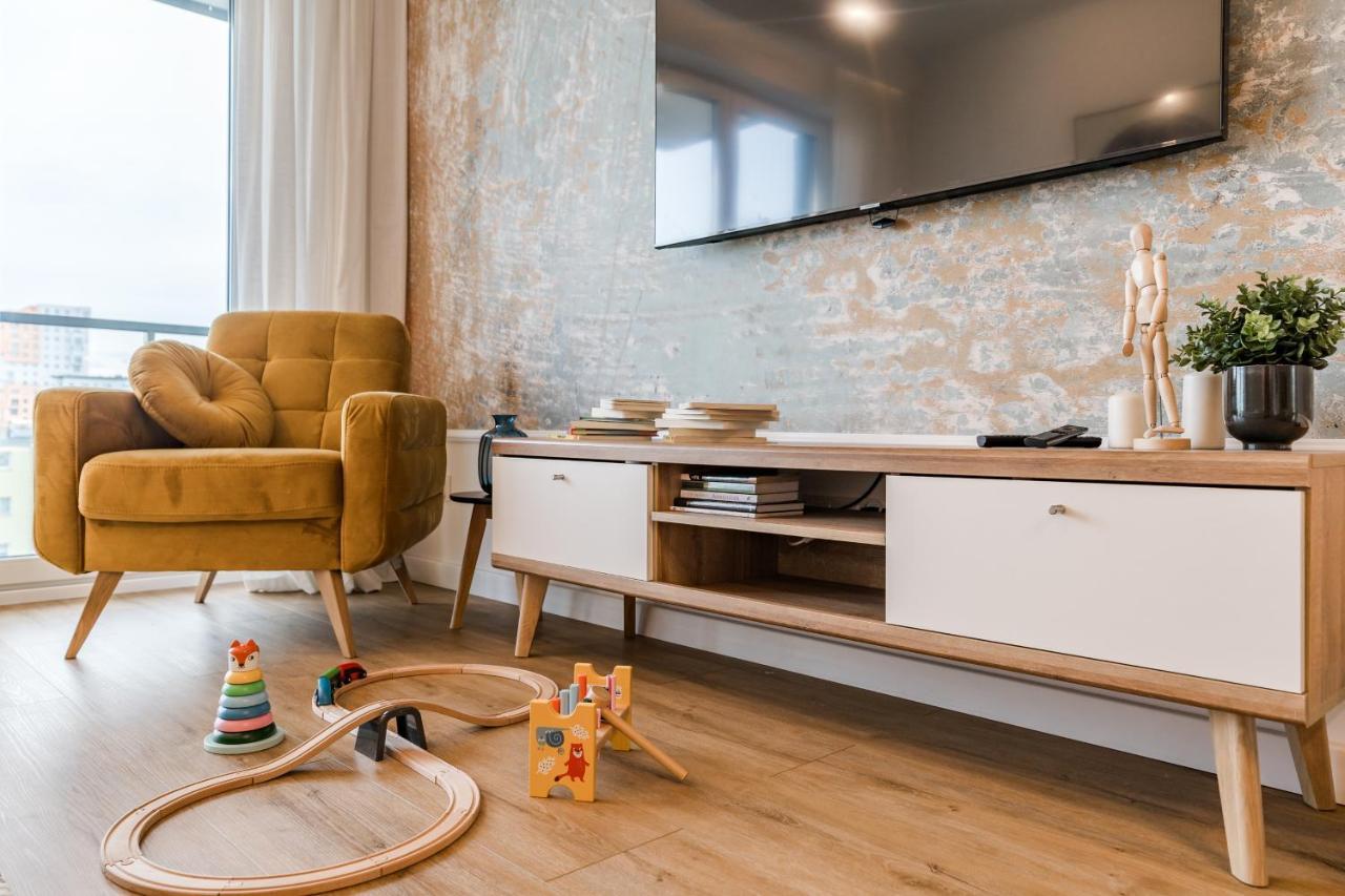 Apartment Golden Reagan By Aparo - Nowy Apartament, Winda, Lozeczko Turystyczne, Plaza 500m, Balkon, 2 Sypialnie Oraz Salon, Rowerownia, Biurko
