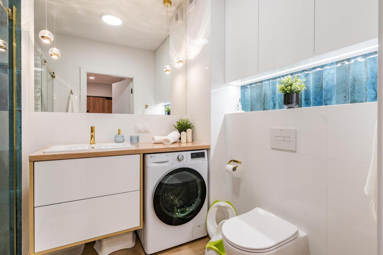Golden Reagan By Aparo - Nowy Apartament, Winda, Lozeczko Turystyczne, Plaza 500m, Balkon, 2 Sypialnie Oraz Salon, Rowerownia, Biurko Apartment
